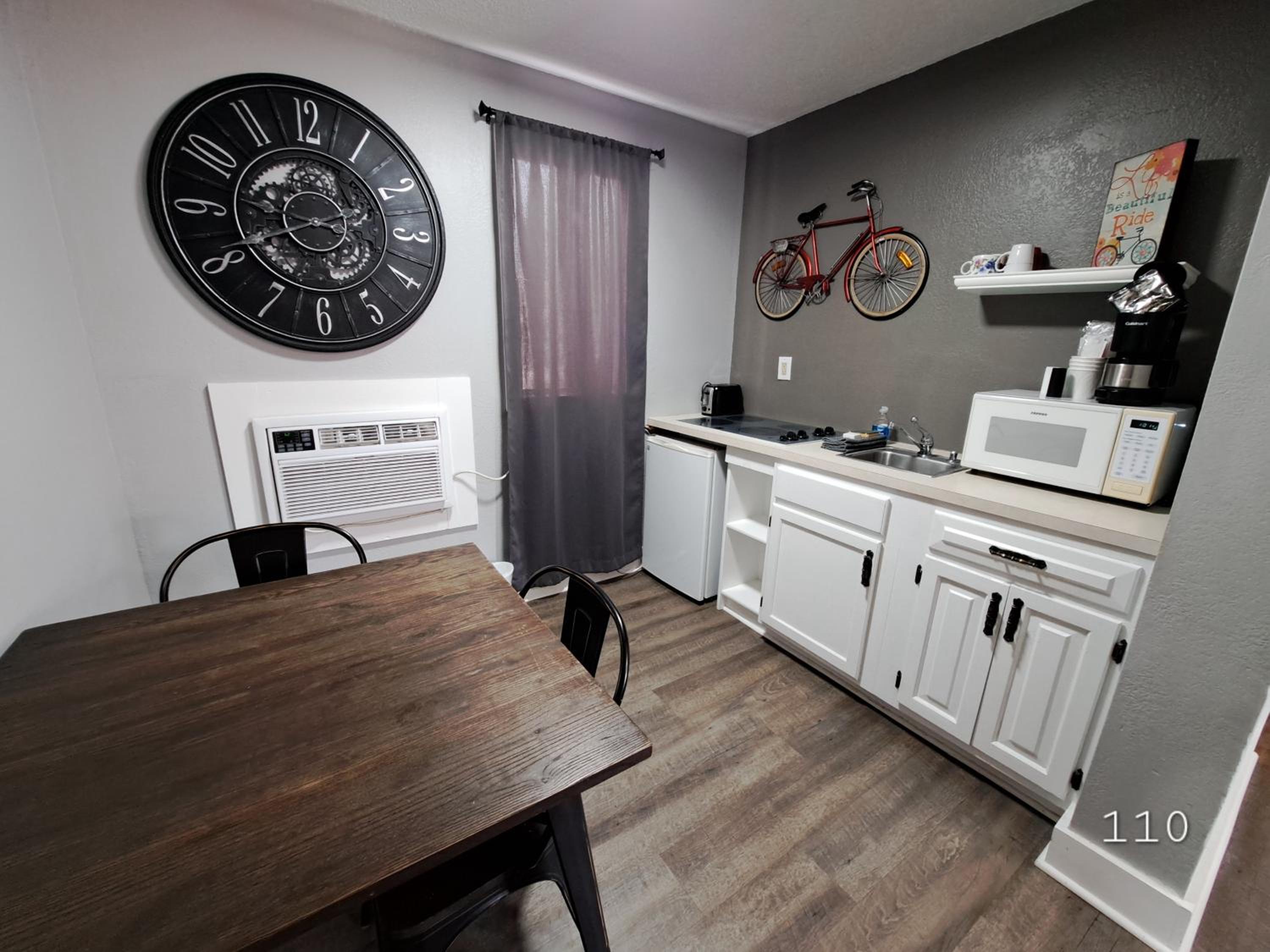 Two-Room Suite with Kitchen photo 3