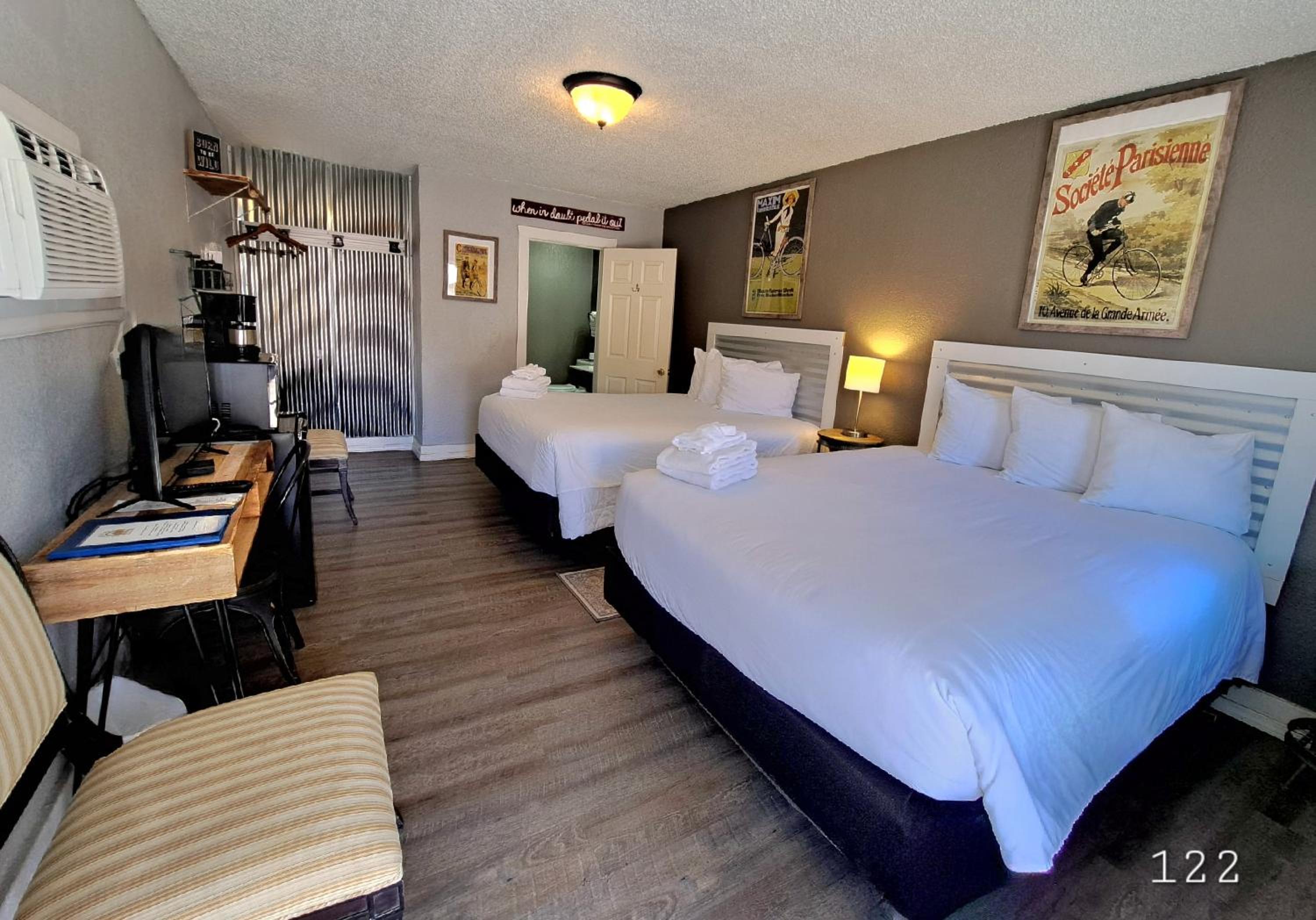Superior Queen Room with Two Queen Beds photo 3