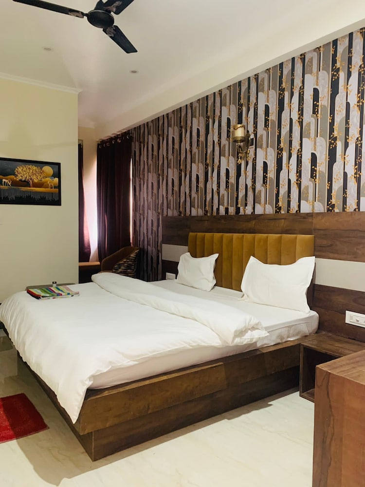 Deluxe Double Room, Garden View photo 2