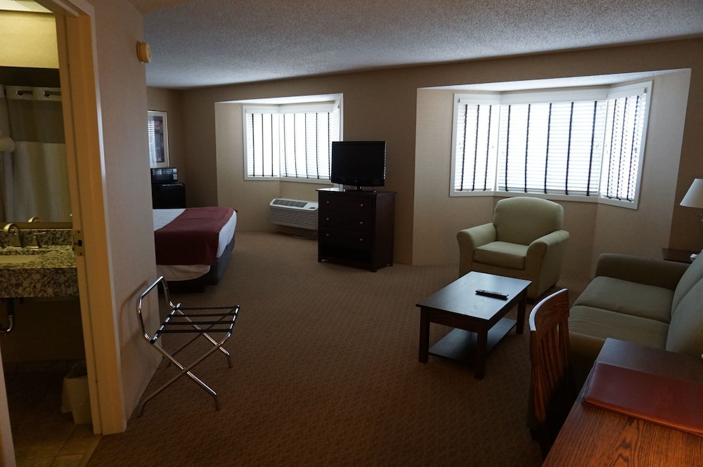 Standard Suite, 1 King Bed, Non Smoking photo 3