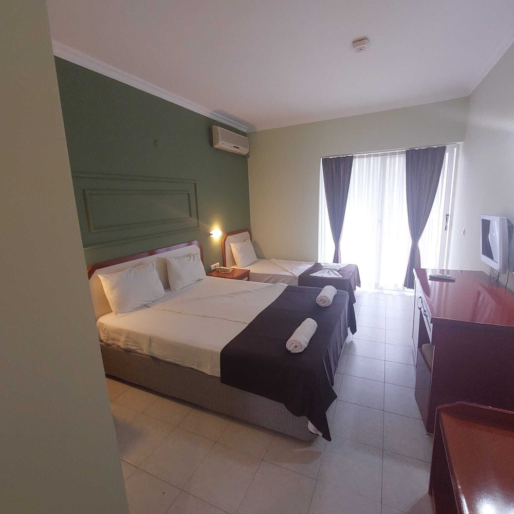 Standard Double or Twin Room photo 1