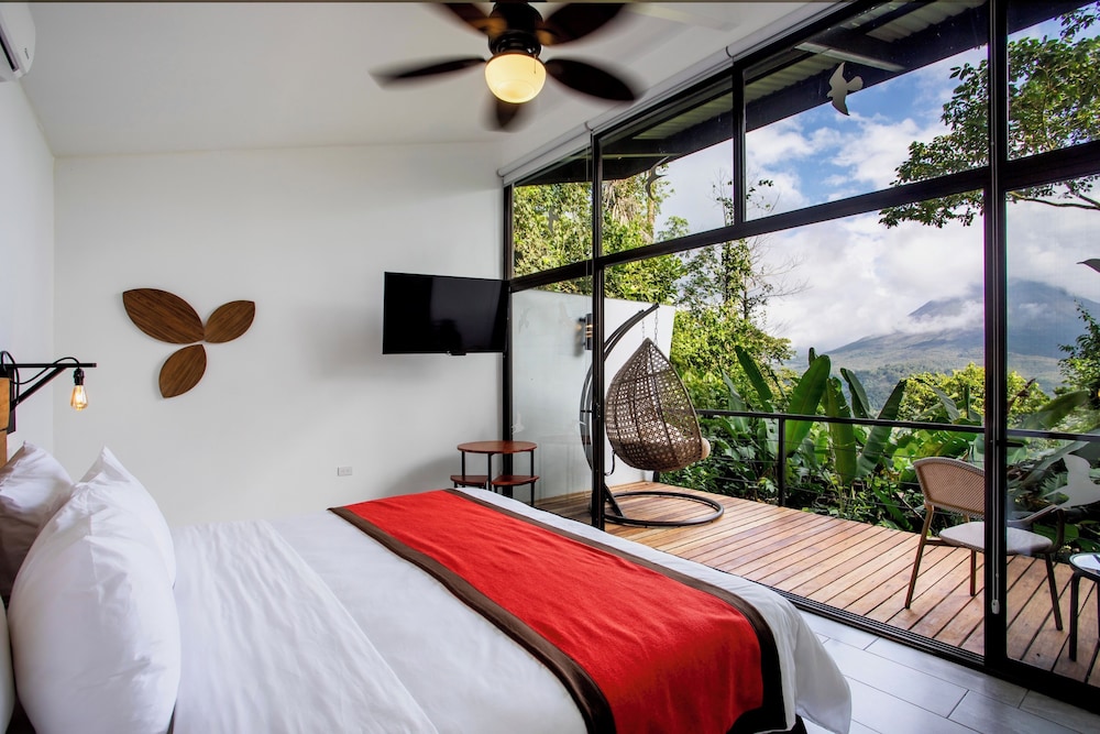 Superior Volcano View Villa Cedro photo 1