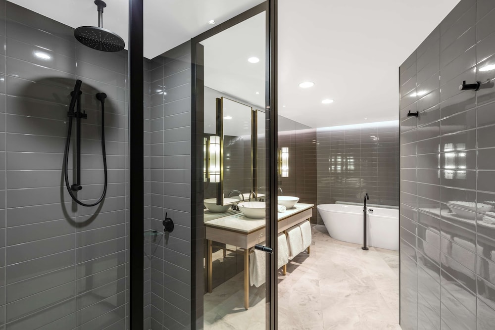 Executive Suite thumbnail 6