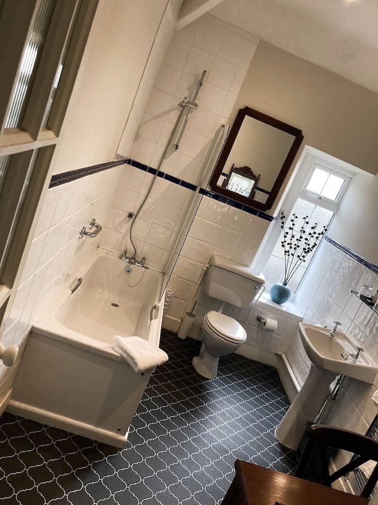 Superior Double Room, Ensuite (Four Poster) - Photo 3