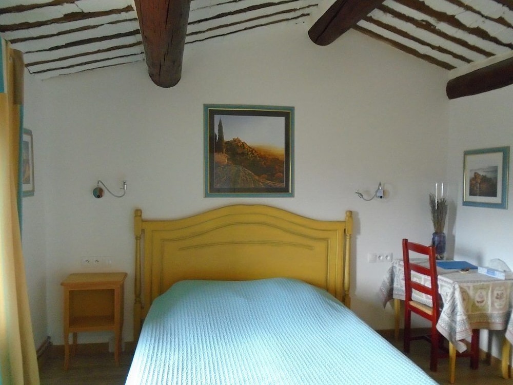 Economy Double or Twin Room (Les Pitchounettes)