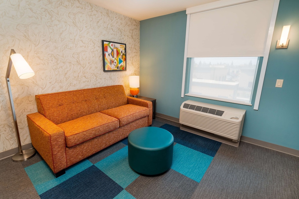 Suite, 1 King Bed, Accessible, Bathtub - Photo 7