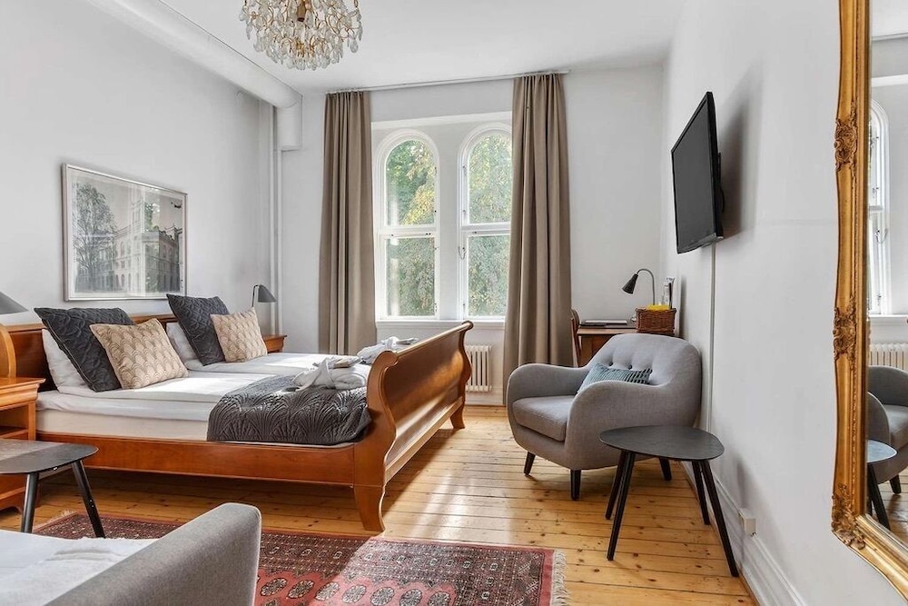 Superior Room, 1 King Bed, Non Smoking