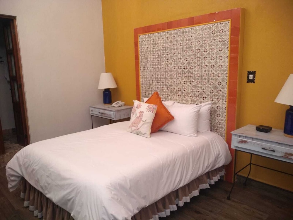 Standard Room, 1 Queen Bed