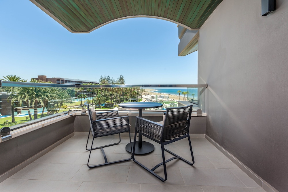 Deluxe Double Room, Balcony, Partial Ocean View photo 2