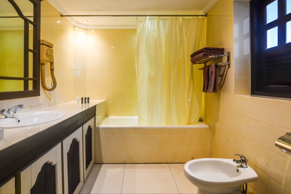 Deluxe Room - Photo 2