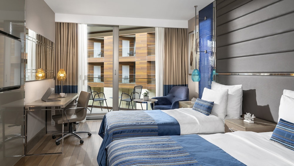 Junior Suite, Multiple Beds