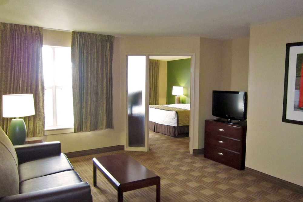 Suite, 1 King Bed with Sofa bed, Non Smoking photo 3