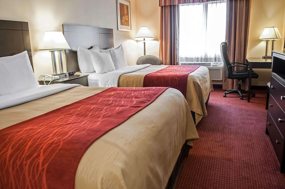 Standard Room, 2 Queen Beds, Non Smoking (First Floor) - Photo 1