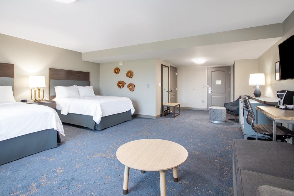 Standard Room, 2 Queen Beds, Roll-in Shower (Communications) - Photo 2