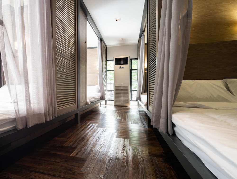 4 Double Beds Mixed Dormitory photo 2
