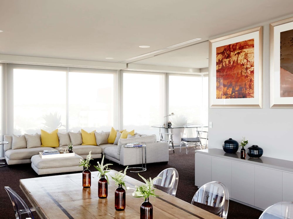 Penthouse (Lake Eyre Penthouse) thumbnail 5