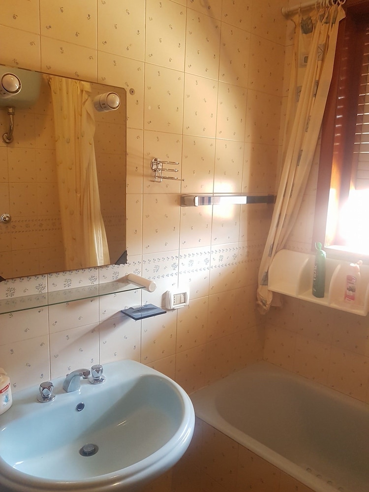 Triple Room, Shared Bathroom photo 3