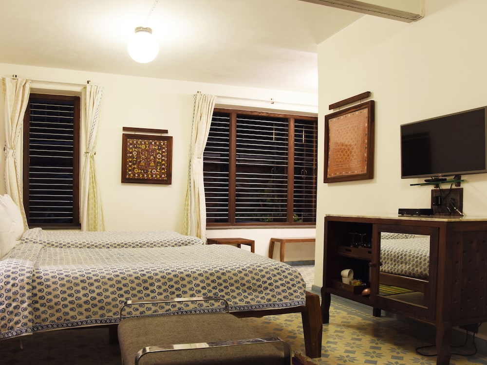 Modern Heritage Classic Room - Photo 10