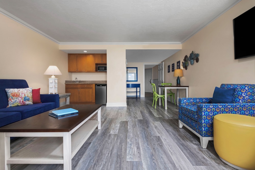 Suite, Multiple Beds, Oceanfront (Pet-Friendly) photo 2