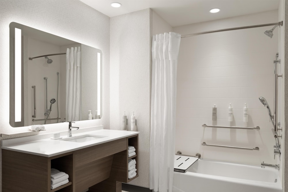 Studio Suite, 2 Queen Beds, Accessible, Bathtub - Photo 2