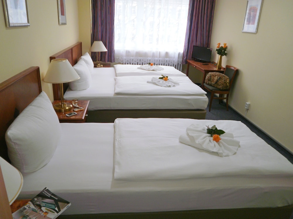 Comfort Triple Room, Shared Bathroom photo 1