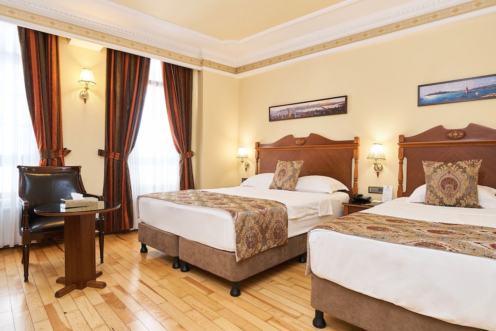 Standard Room, Multiple Beds, Non Smoking photo 3