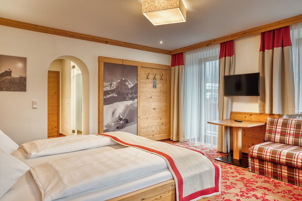 Deluxe Double Room, Balcony photo 1