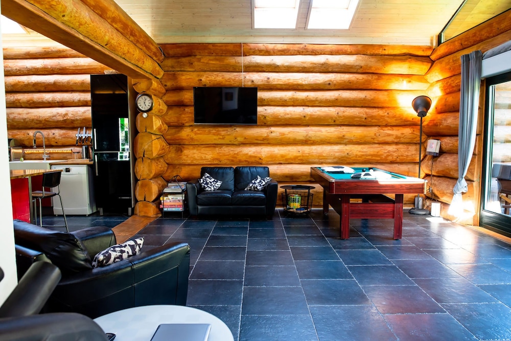 Villa photo 2
