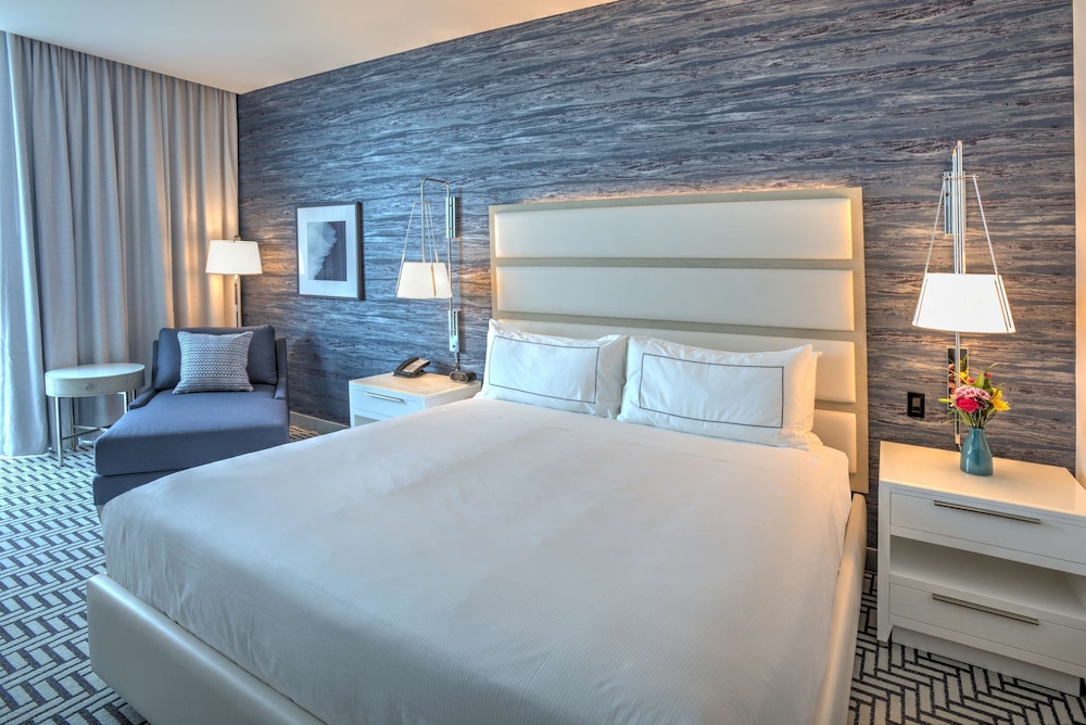 Premium Room, 1 King Bed, Accessible, Balcony (Mobility, Bathtub, OceanFront) - Photo 3