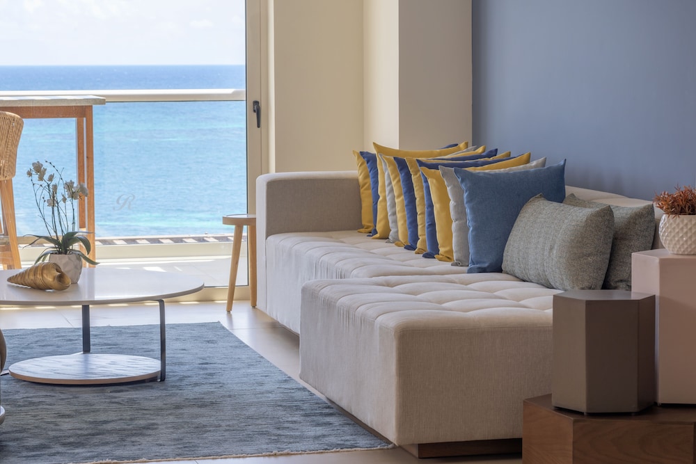 Luxury Sky Chairman Suite Two Bedroom Ocean Front Diamond Club - Photo 15
