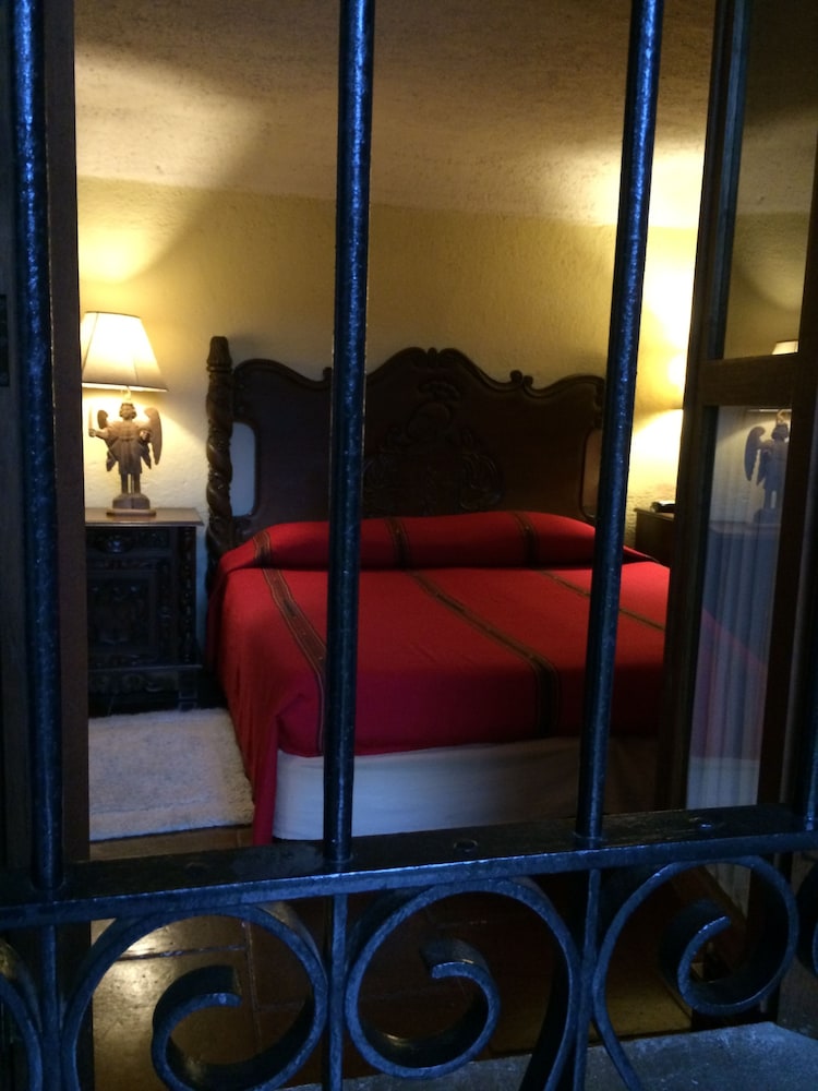 Luxury Double Room, 1 King Bed, Ensuite, Garden Area photo 3