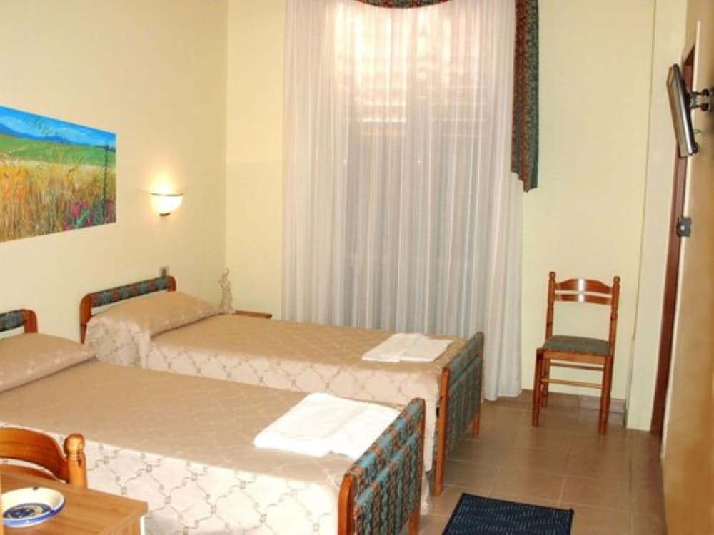 Triple Room, Ensuite - Photo 4