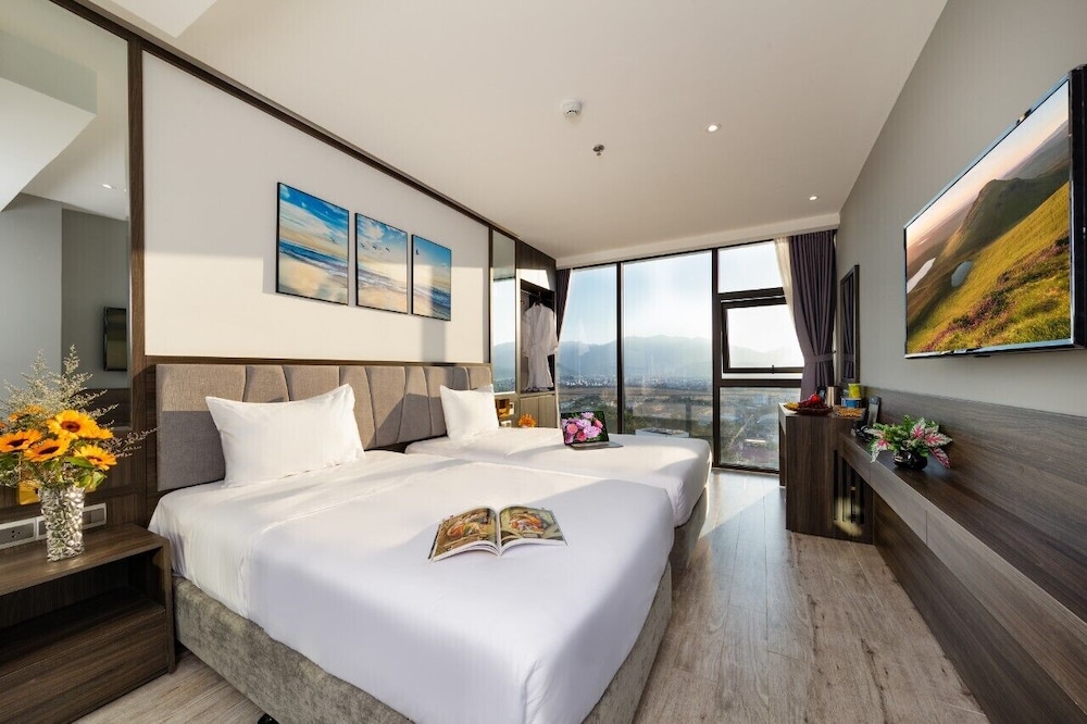 Deluxe Triple Room, City View - Photo 1