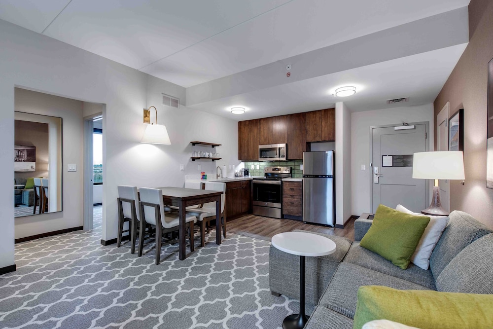 Suite, 1 Bedroom - Photo 7