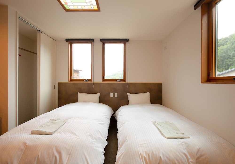 Economy Twin Room