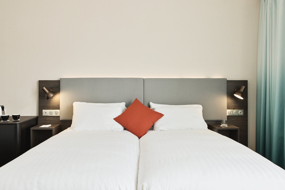 Standard Room, Multiple Beds - Photo 8