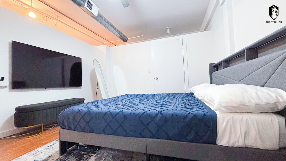 Signature Loft, 1 Bedroom, Non Smoking, City View, 208
