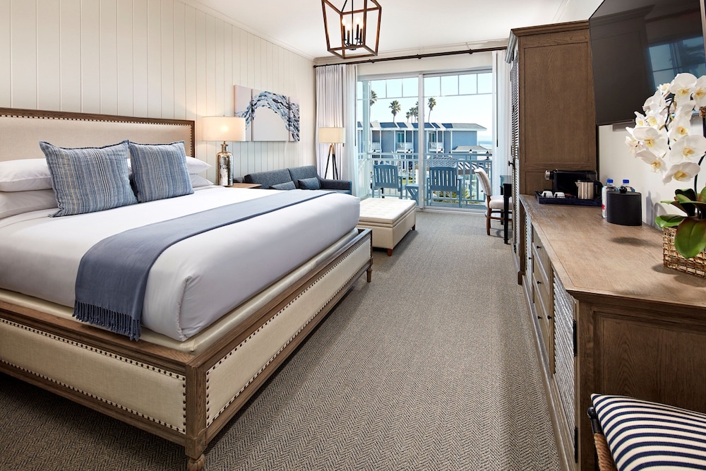 Premium Room, 1 King Bed with Sofa bed, Balcony, Oceanfront - Photo 10