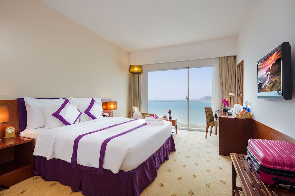 Junior Deluxe Ocean View King photo 1