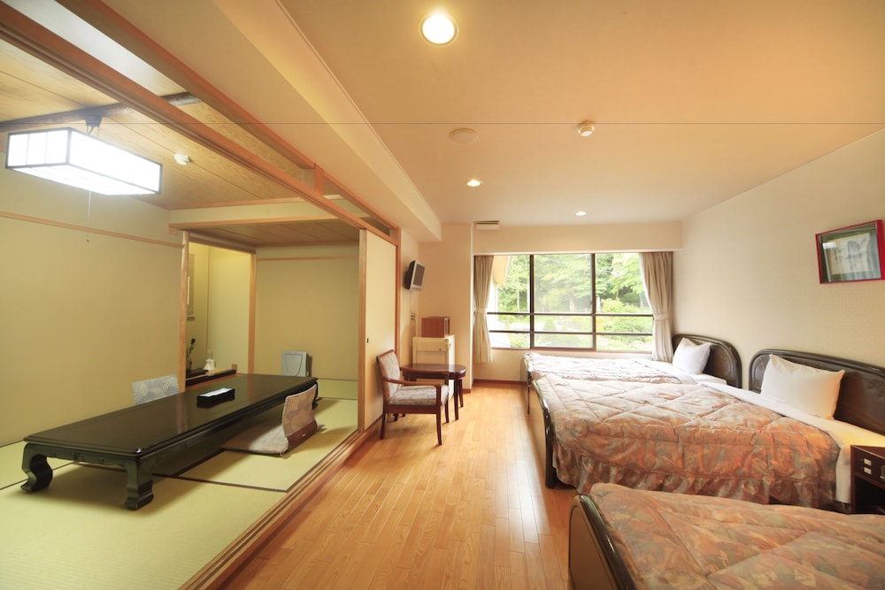 Japanese Western Style Room with Japanese Futon, Mountain View photo 3