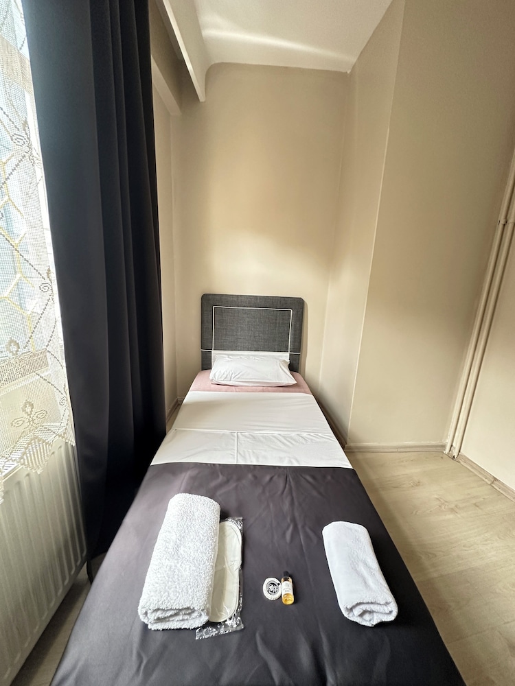 Classic Single Room, Accessible, Smoking photo 3