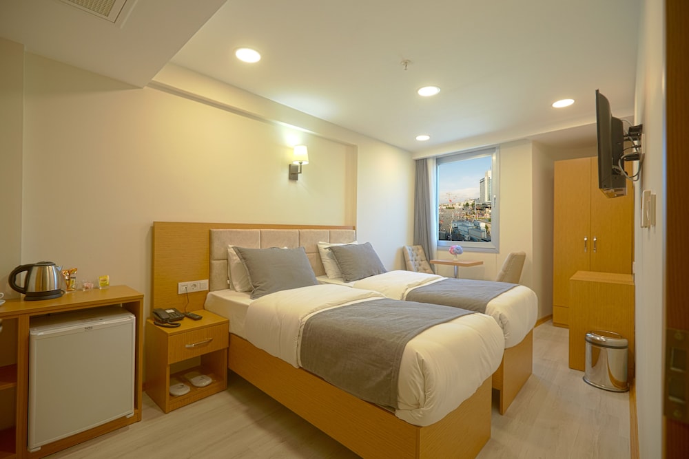 Standard Double or Twin Room, City View photo 1
