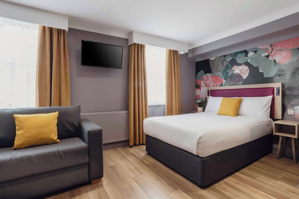 Suite, 1 Double Bed, Non Smoking (Upgrade) photo 1