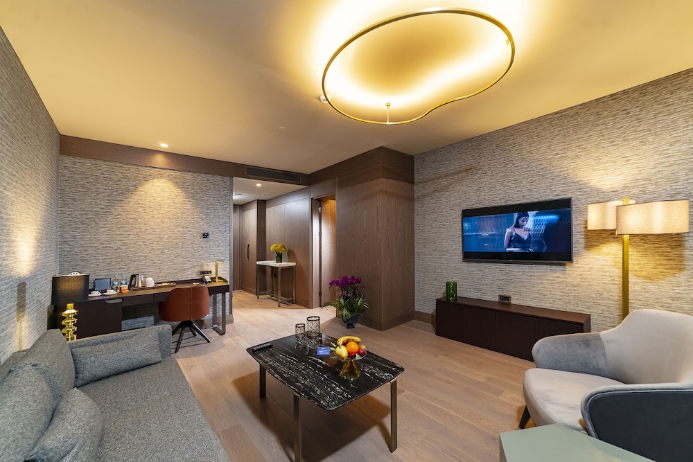 Suite, 1 Bedroom, City View with Lounge Access - Photo 11