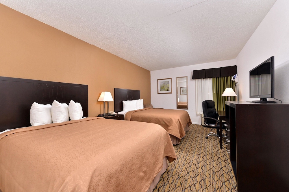Standard Room, 2 Queen Beds, Non Smoking - Photo 3