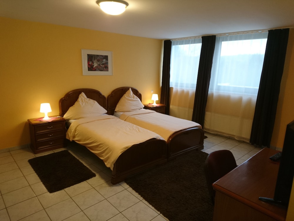 Economy Double Room photo 1