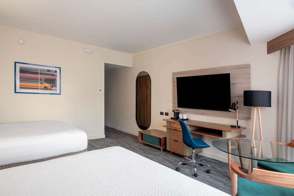 Premium Room, Multiple Beds, City View - Photo 8