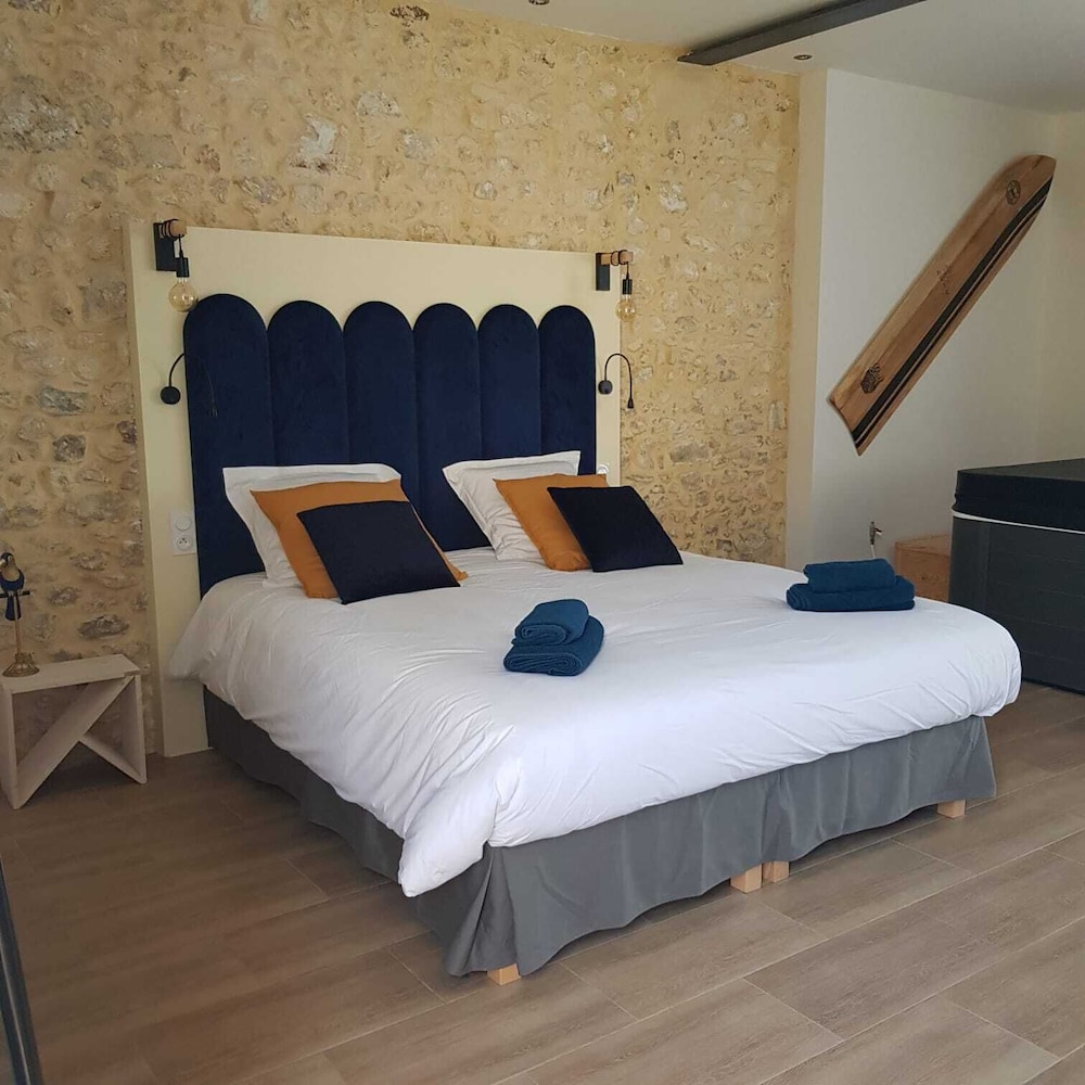 Deluxe Room, Hot Tub photo 2