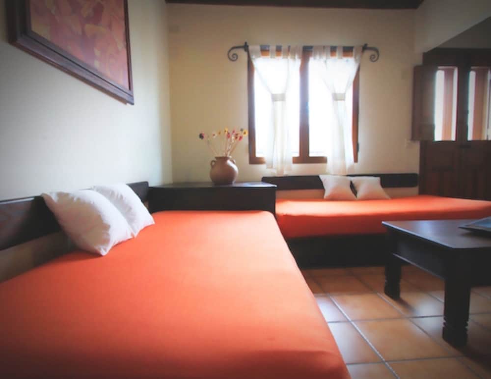 Room, 2 Double Beds photo 3