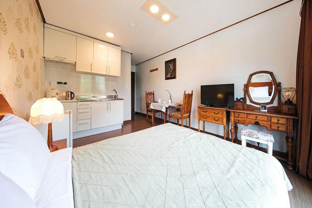 Basic Room, 1 Bedroom (A-type  ( Couple )) - Photo 5